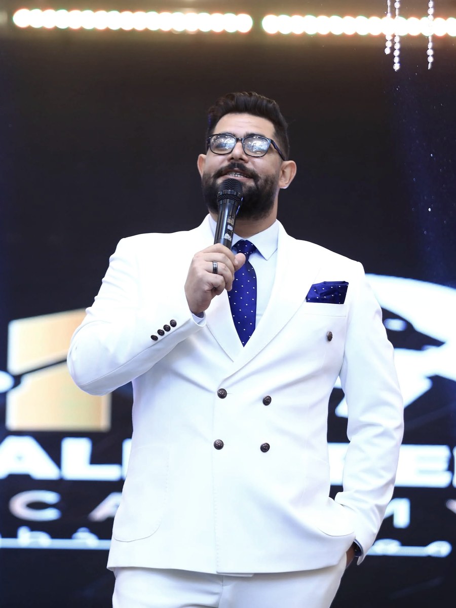 م. أحمد العزب على المسرح